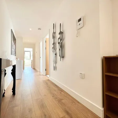 Beautifully Presented Apartment